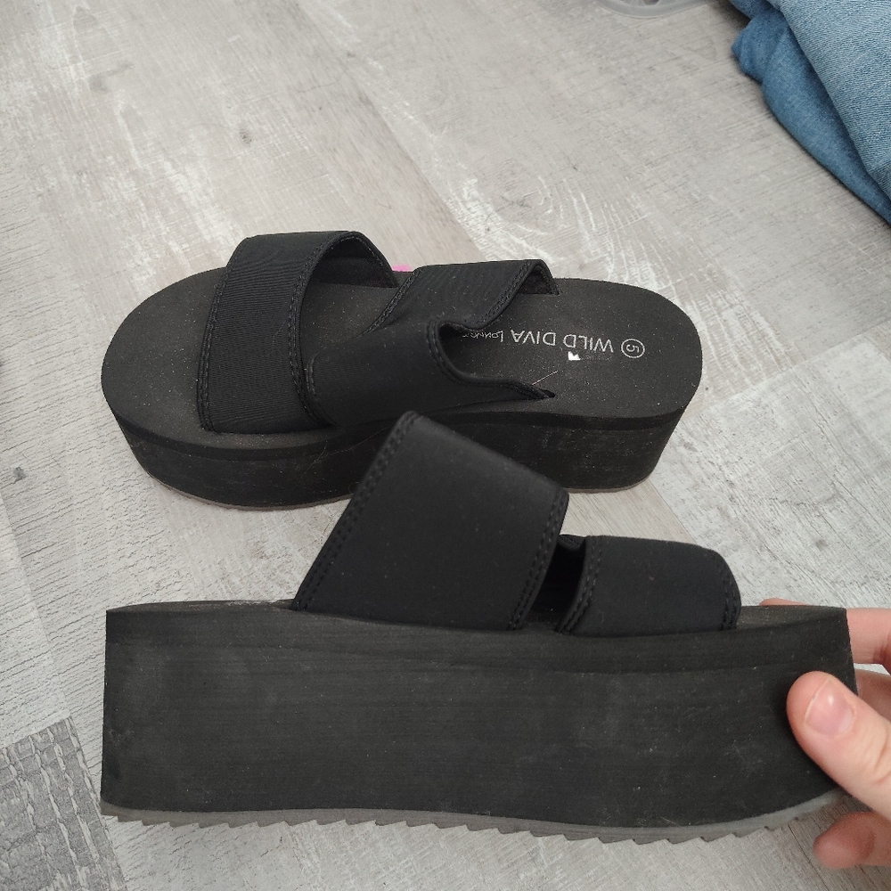 Wild Diva Women’s Black Platform Sandals VTG 2000s Y2K